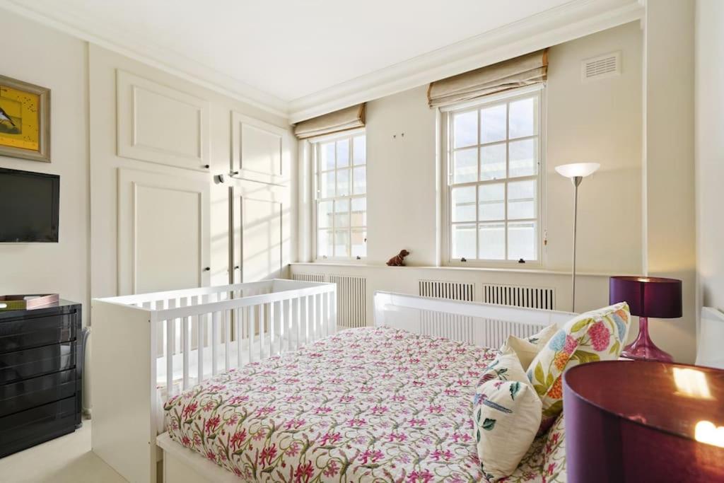 Three Bedroom Flat In Belgravia Londra Exterior foto