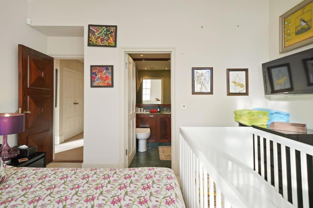 Three Bedroom Flat In Belgravia Londra Exterior foto